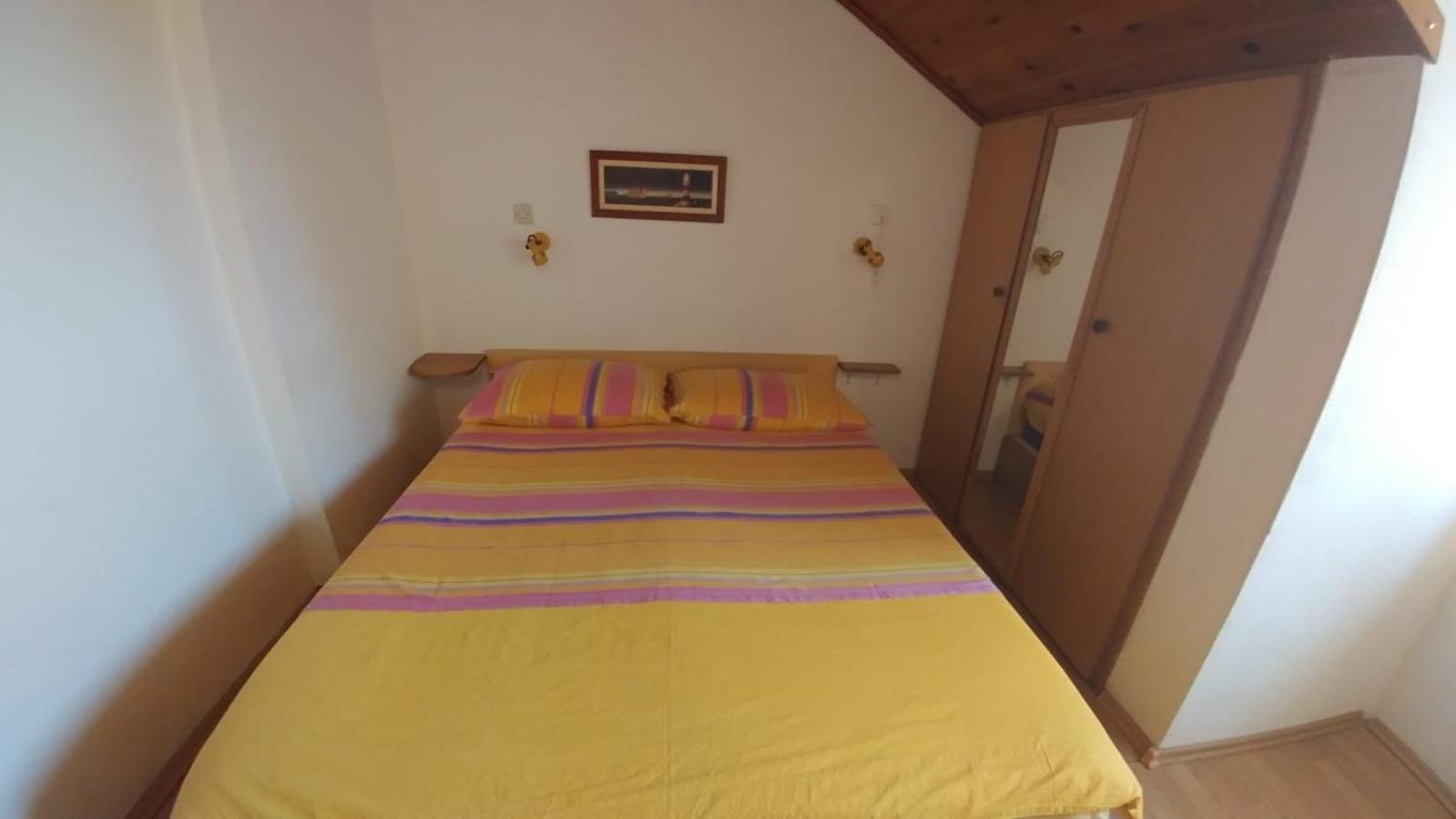 Apartments By The Sea Brela, Makarska - 16065 Bilik gambar